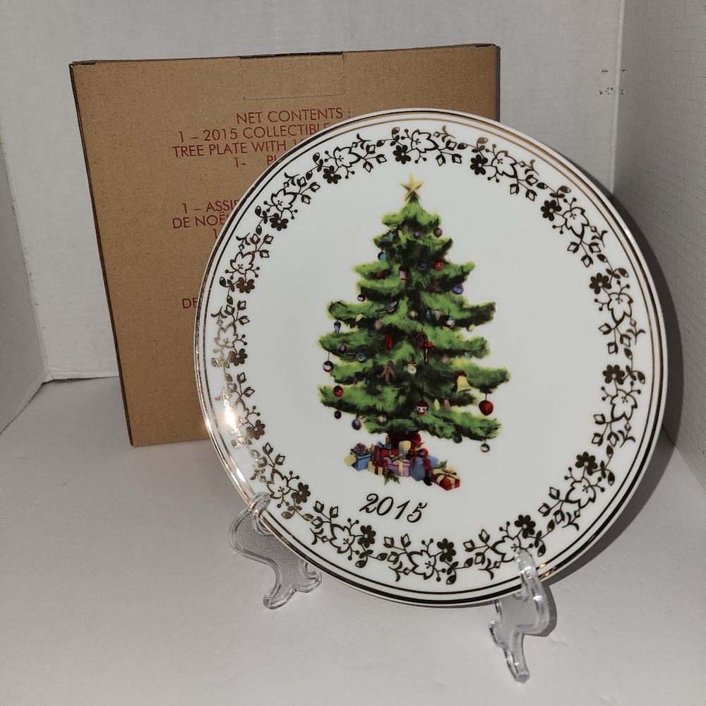 NOS 2015 Avon Christmas Tree‎ Plate Gold Foil Collector's
